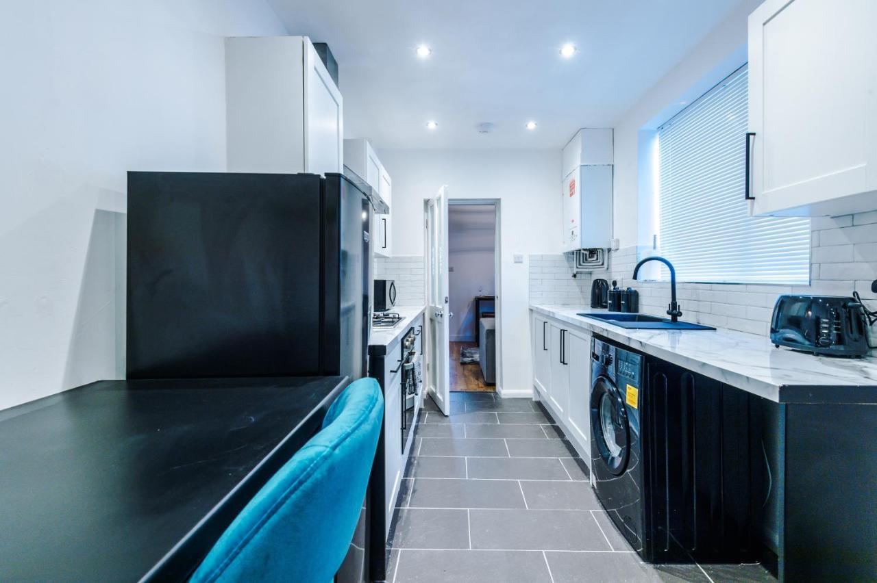 3 Bedroom House Manchester Hosted By Mcr Dens Exterior foto